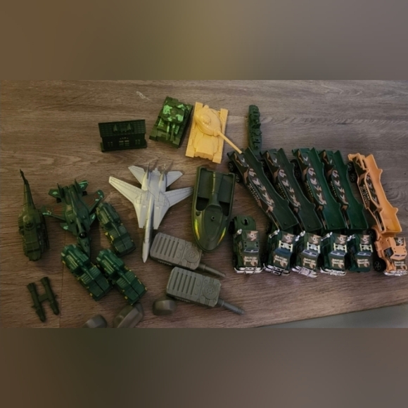 Assorted Military Trucks & Other Toys Lot - Picture 1 of 4